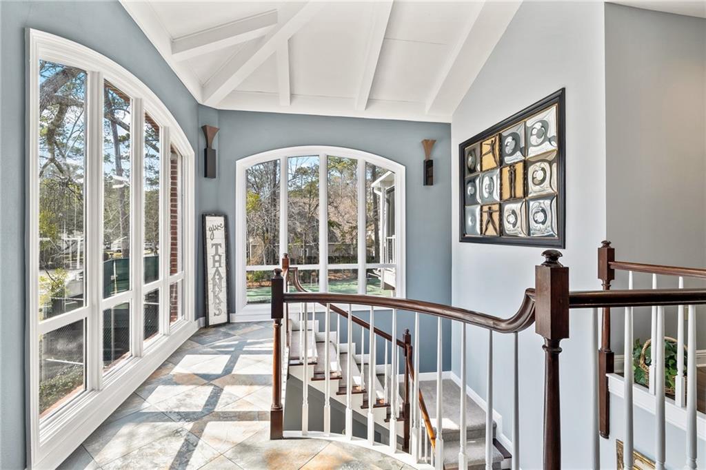 633 VILLAGE LANE N Lane