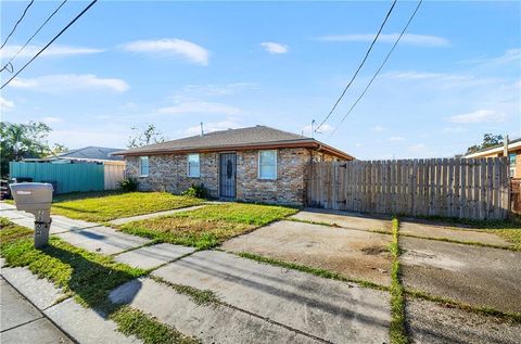 2804 GUERRA Drive Violet LA 70092