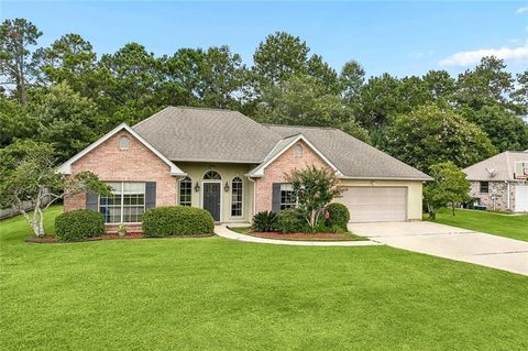 Photo of 246 CALUMET Drive, Madisonville, LA 70447 (MLS # 2562997)