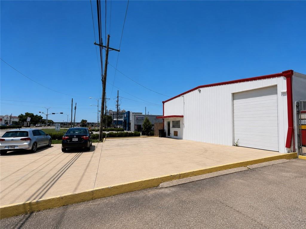 1349 VETERANS MEMORIAL Boulevard