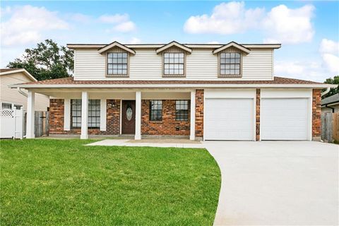 2027 SPANISH OAKS Drive Harvey LA 70058