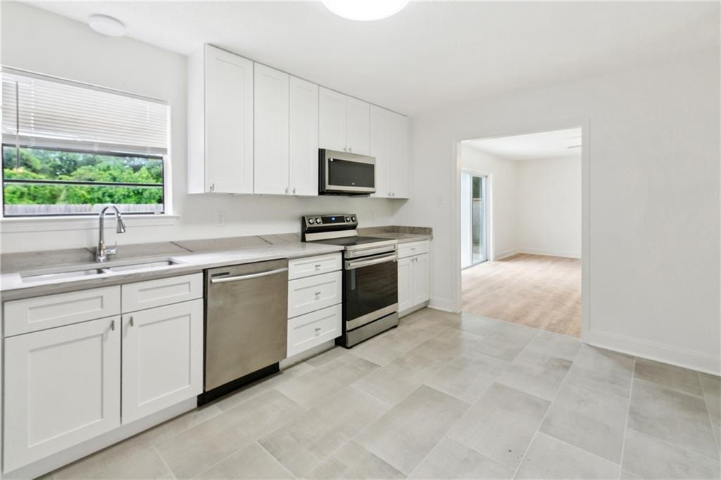 2027 SPANISH OAKS Drive