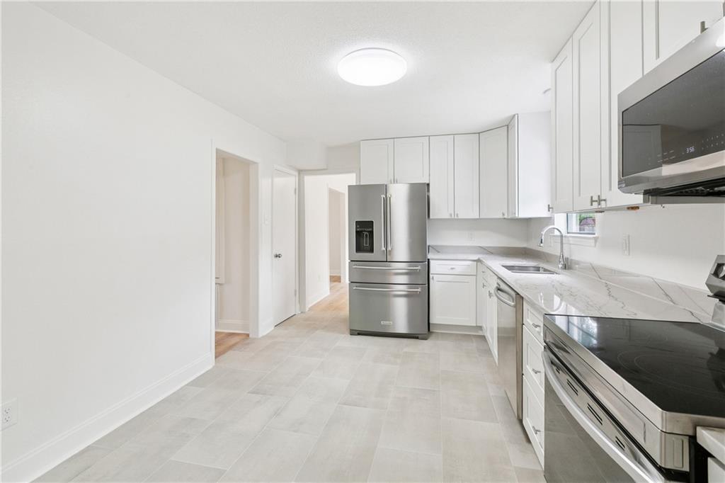 2027 SPANISH OAKS Drive