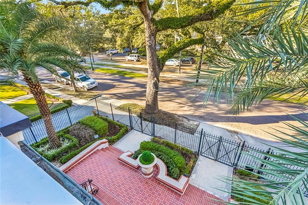 4626 ST CHARLES Avenue