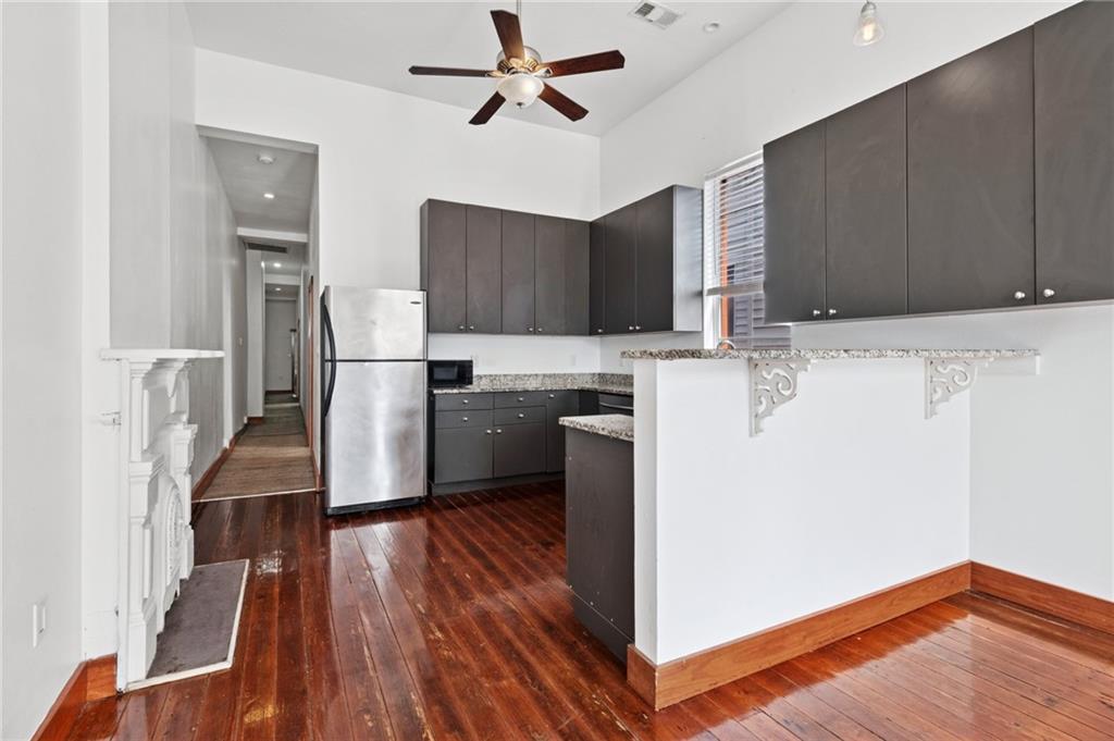 3809 11 DAUPHINE Street