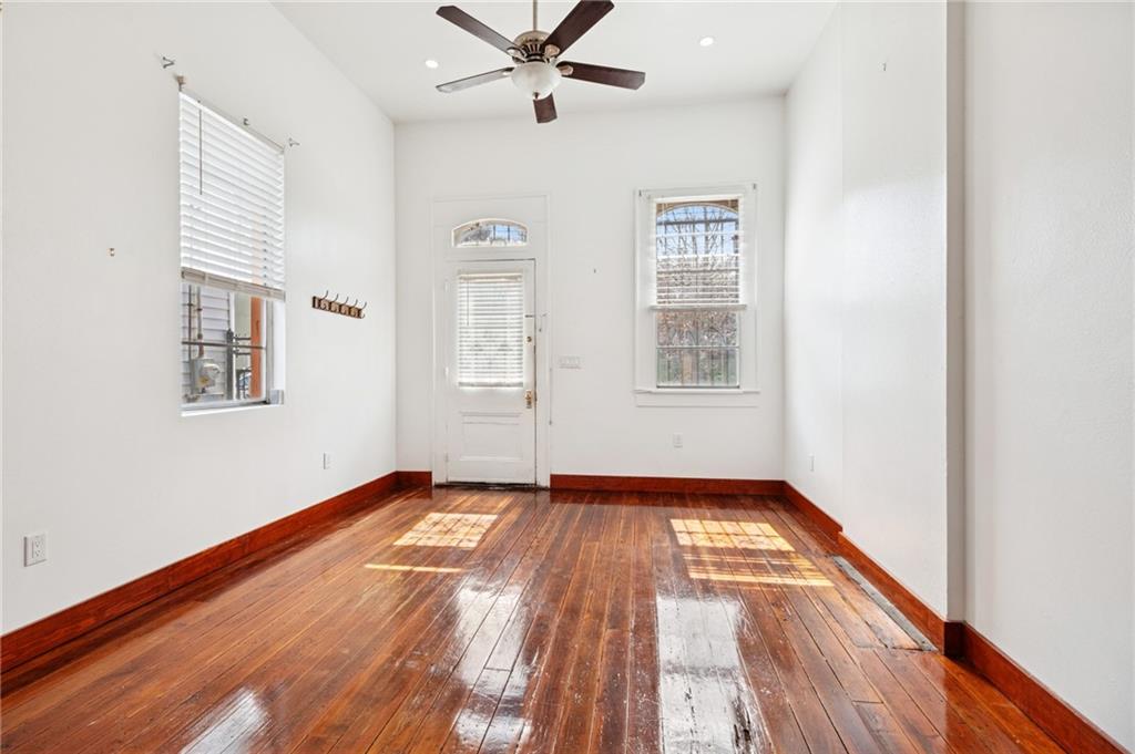 3809 11 DAUPHINE Street