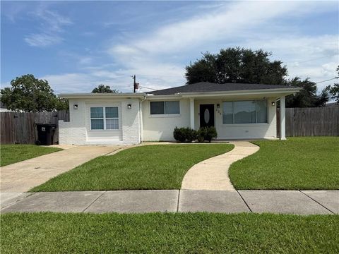 225 NUTRIA Drive Arabi LA 70032