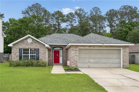 Photo of 752 SIMPSON Way, Covington, LA 70435 (MLS # 2558983)