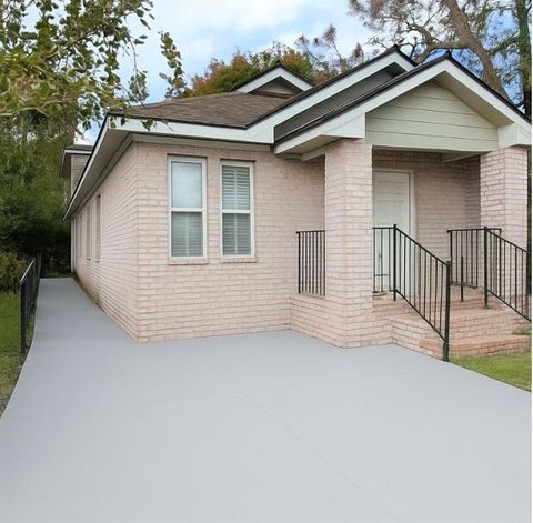 1861 ABUNDANCE Street New Orleans LA 70122