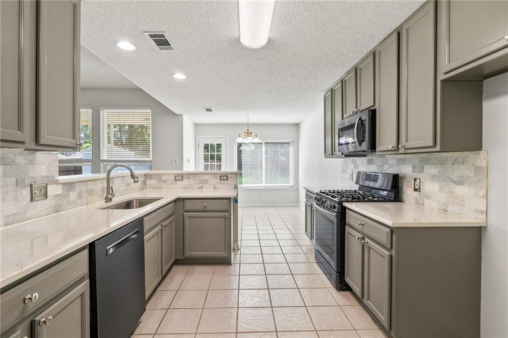 713 LIONEL Court