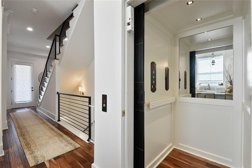 Mandeville, Louisiana 70471, United States, 3 Bedrooms Bedrooms, ,3 BathroomsBathrooms,Residential,Pending,43179