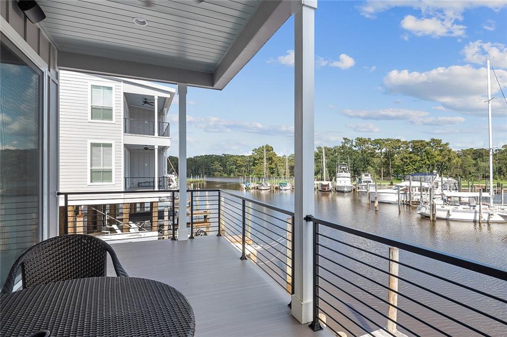 Mandeville, Louisiana 70471, United States, 3 Bedrooms Bedrooms, ,3 BathroomsBathrooms,Residential,Pending,43179