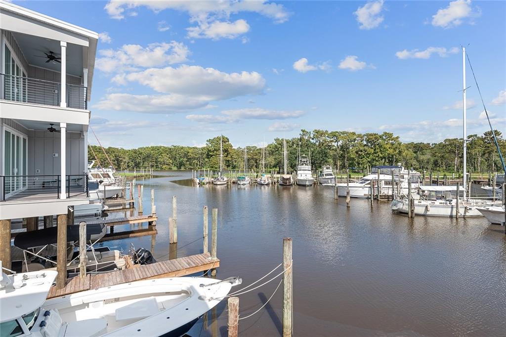 Mandeville, Louisiana 70471, United States, 3 Bedrooms Bedrooms, ,3 BathroomsBathrooms,Residential,Pending,43179