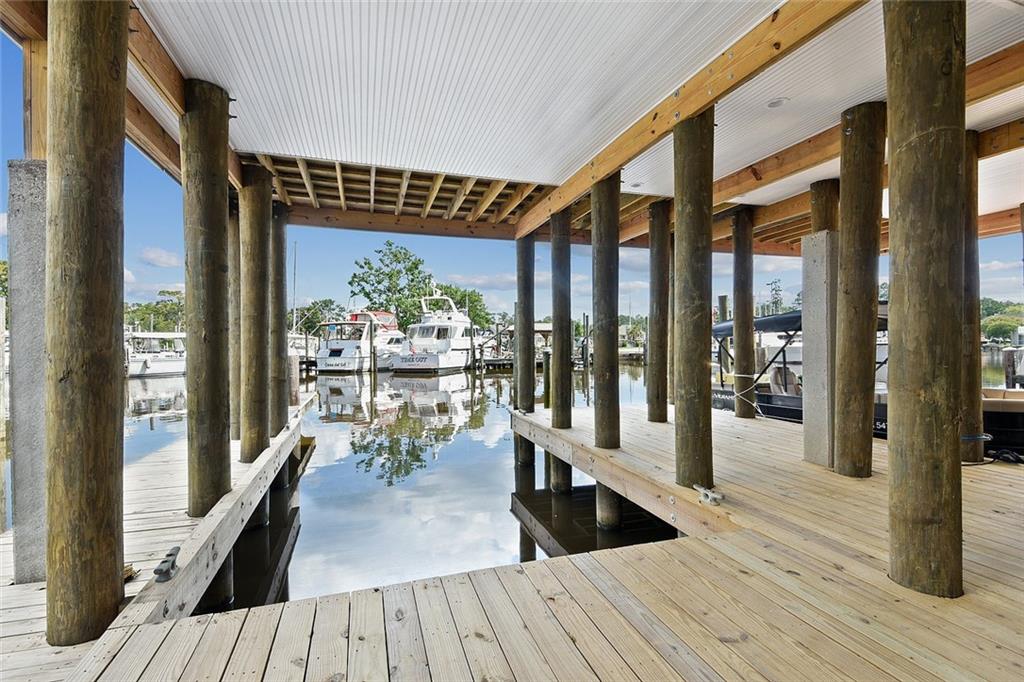 Mandeville, Louisiana 70471, United States, 3 Bedrooms Bedrooms, ,3 BathroomsBathrooms,Residential,Pending,43179