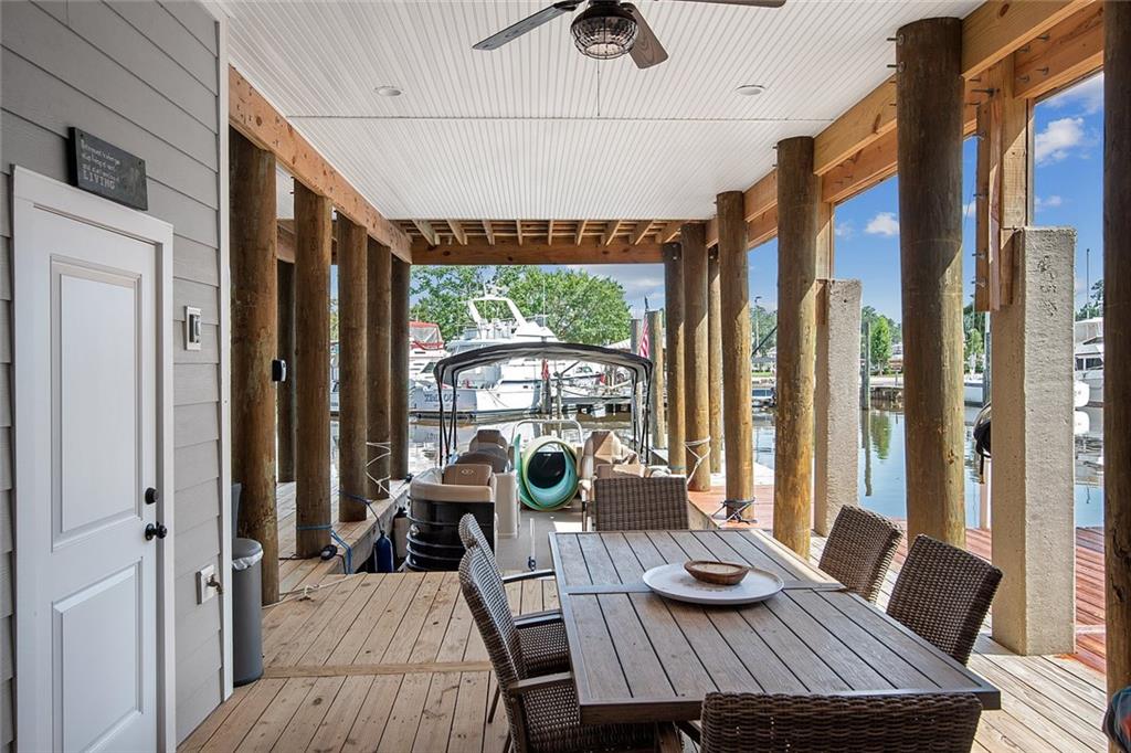 Mandeville, Louisiana 70471, United States, 3 Bedrooms Bedrooms, ,3 BathroomsBathrooms,Residential,Pending,43179