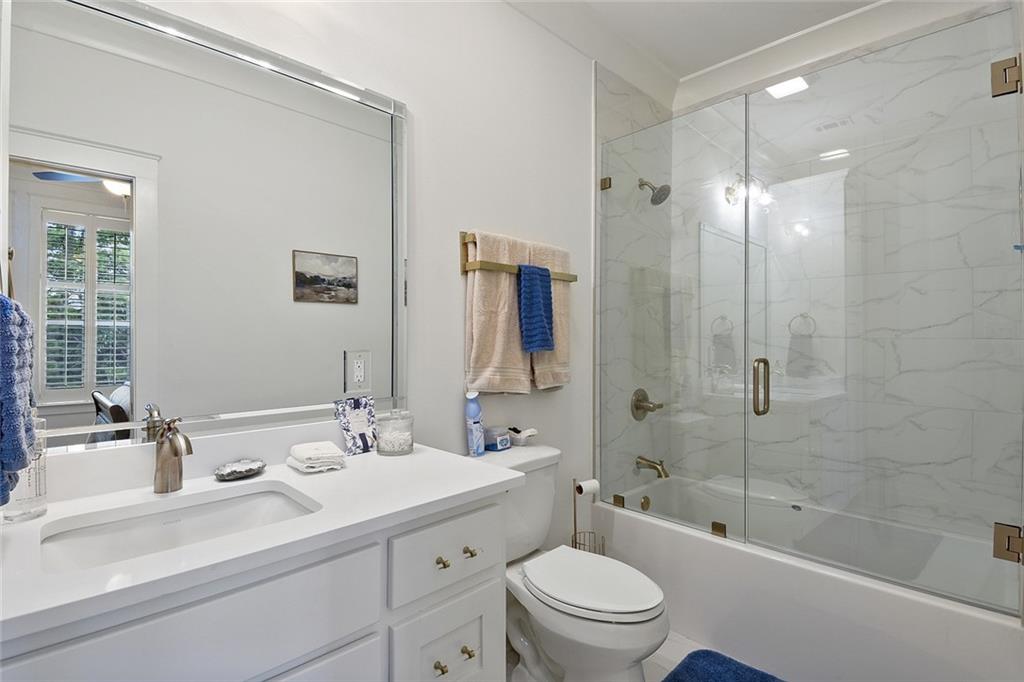 Mandeville, Louisiana 70471, United States, 3 Bedrooms Bedrooms, ,3 BathroomsBathrooms,Residential,Pending,43179