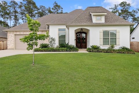 Photo of 424 BELLE POINTE Drive, Madisonville, LA 70447 (MLS # 2554061)