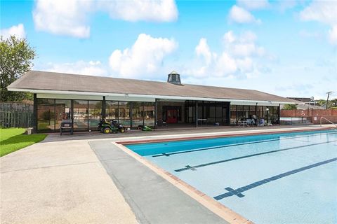 5244 GENERAL MEYER Avenue New Orleans LA 70131