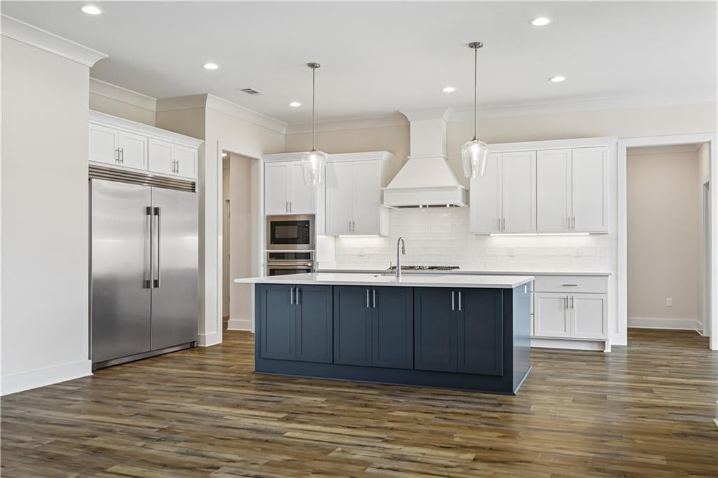 200 HIDDEN CREEK Boulevard