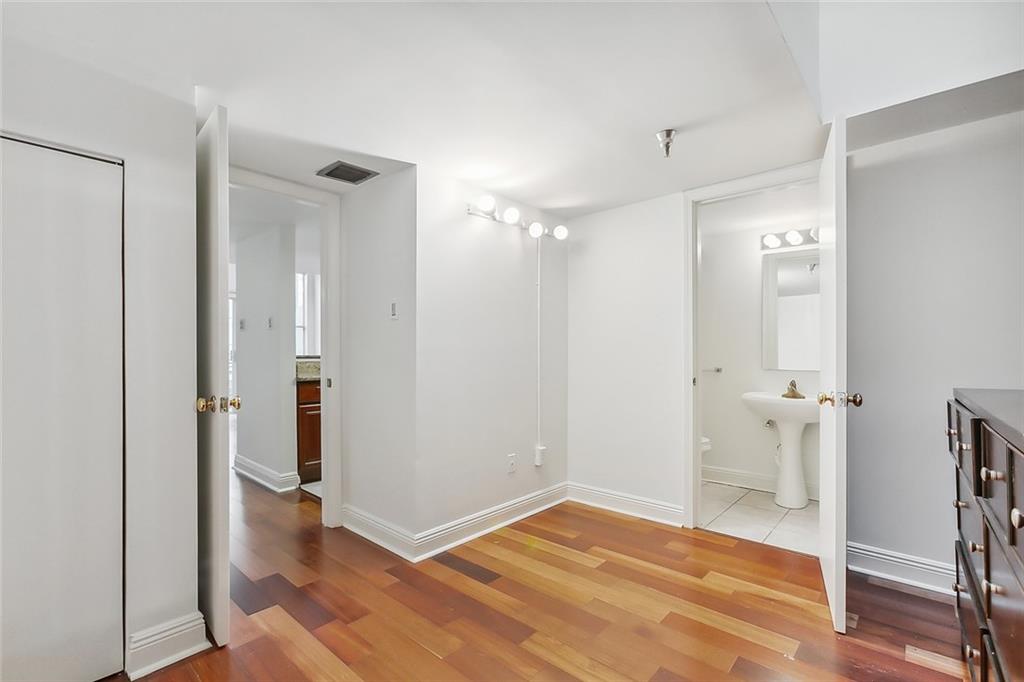 New Orleans, Louisiana 70130, United States, 2 Bedrooms Bedrooms, ,2 BathroomsBathrooms,Residential,Active,21736