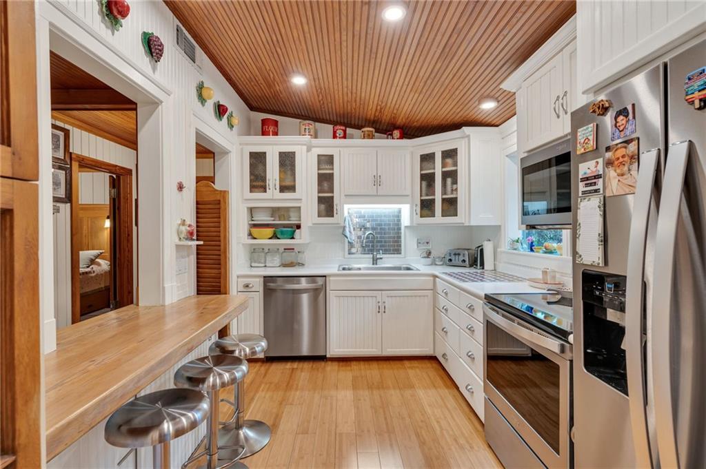 16556 MILLION DOLLAR Road