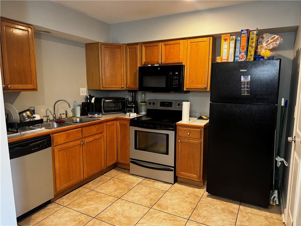 3312 14 PAKENHAM Drive