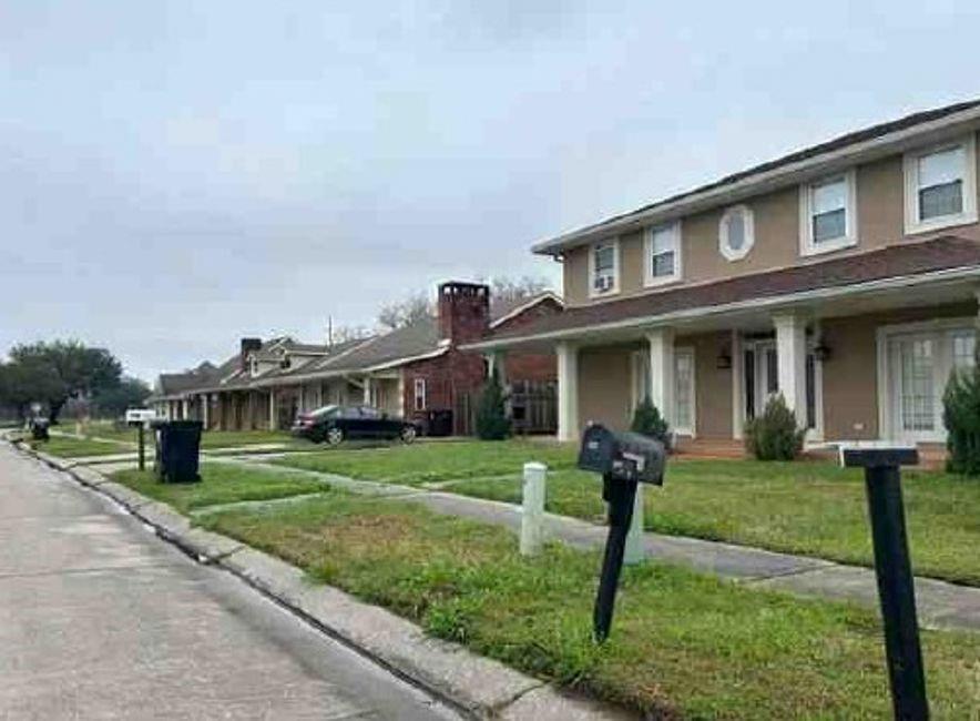 2816 OAK Drive