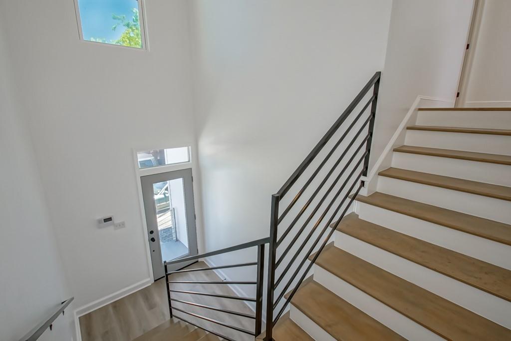 2425-27 FRANKLIN Avenue