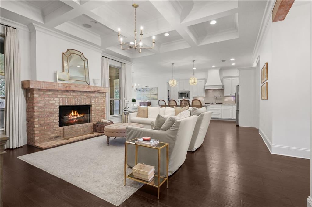 725 POPLAR CREEK Court