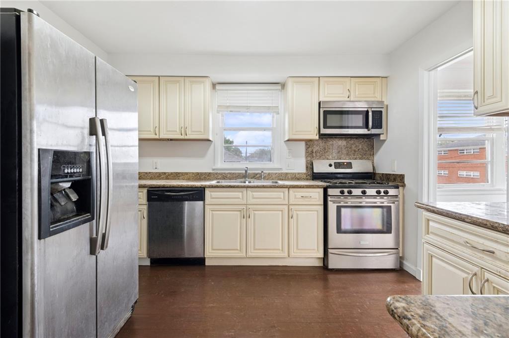 1919 21 S RENDON Street