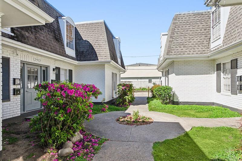 2912 HOUMA Boulevard