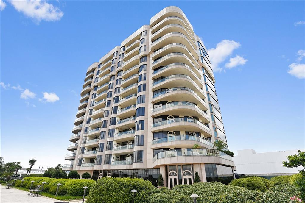 600 PORT OF NEW ORLEANS Place 15F