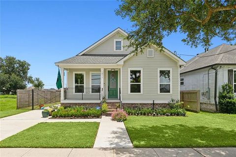 1811 CENTER Street Arabi LA 70032