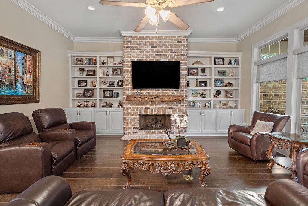 297 W LONGVIEW Court