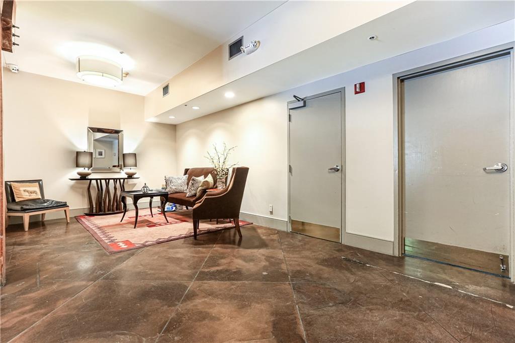 404 NOTRE DAME Street 23