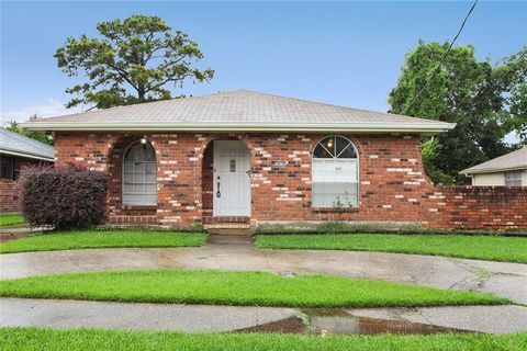 Photo of 3016 TAFT Park, Metairie, LA 70002 (MLS # 2554262)