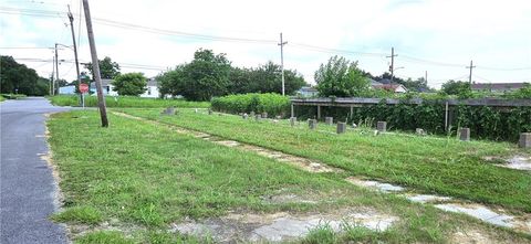 2301 FLOOD Street New Orleans LA 70117