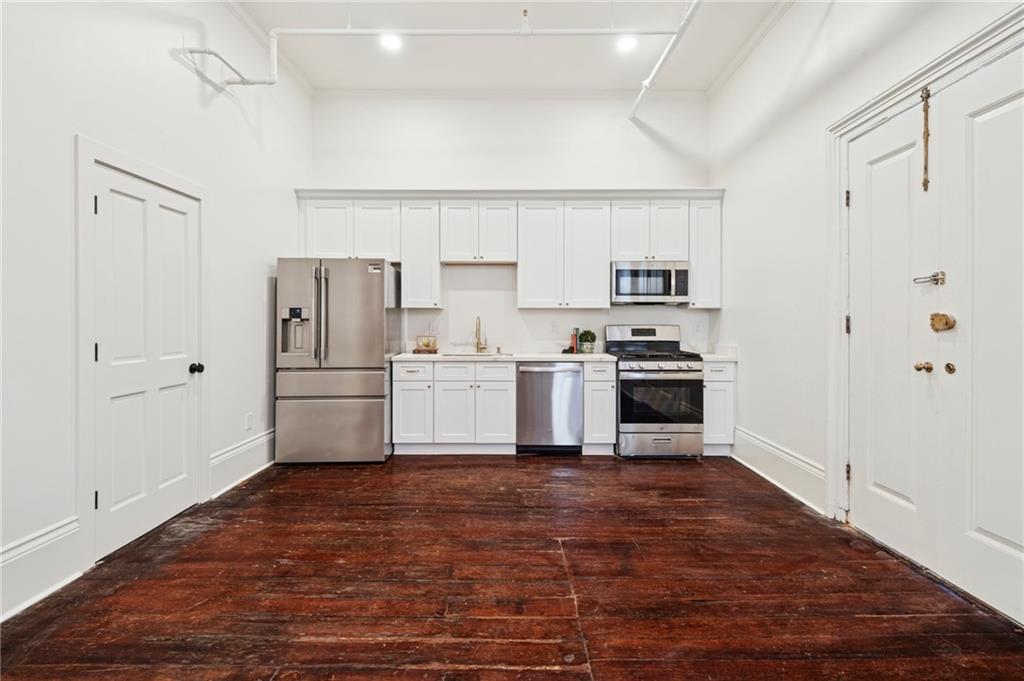 524 GOVERNOR NICHOLLS Street 301