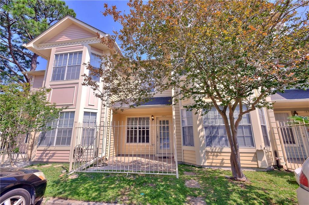 Photo 1 of 11 — 1602 AUDUBON TRACE 1602, Jefferson, LA 70121