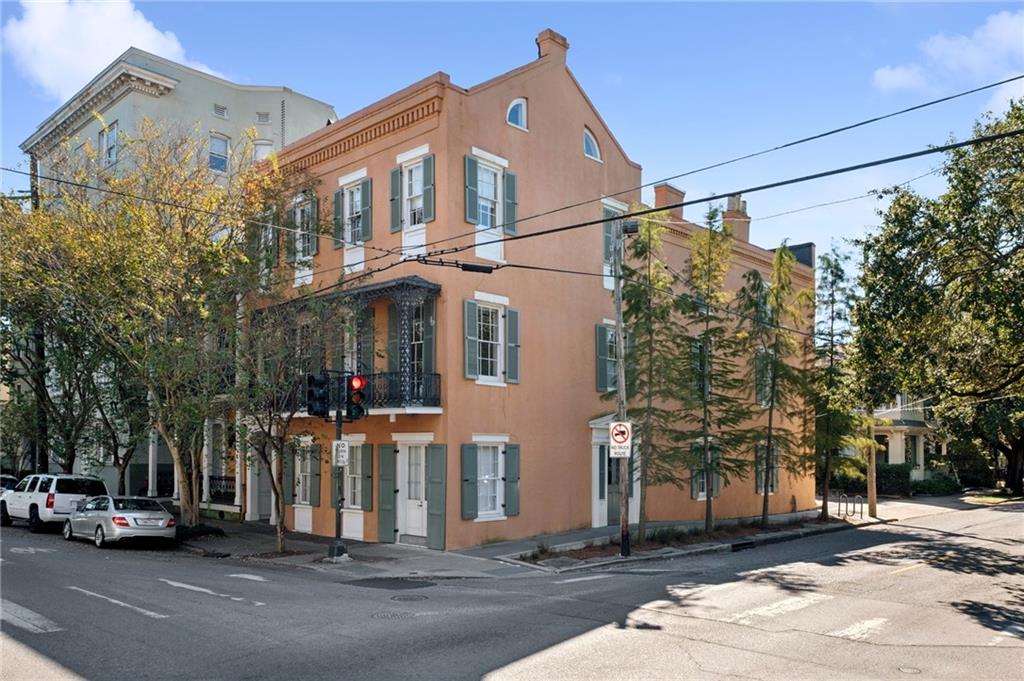 2200 PRYTANIA Street