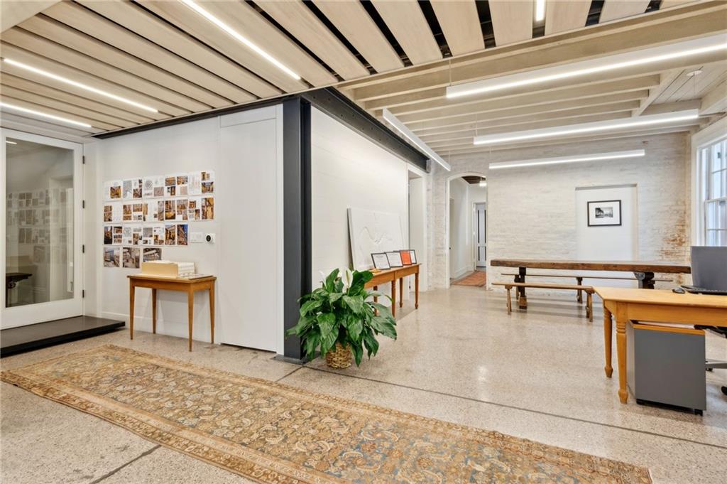 2200 PRYTANIA Avenue