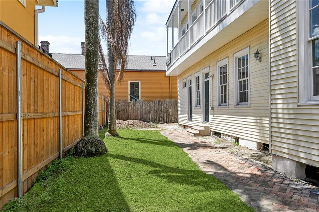 New Orleans, Louisiana 70130, United States, 8 Bedrooms Bedrooms, ,4 BathroomsBathrooms,Residential,Active,109556