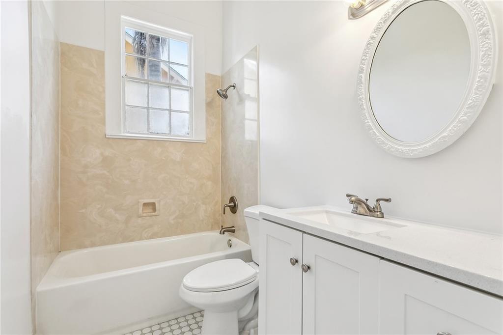 New Orleans, Louisiana 70130, United States, 8 Bedrooms Bedrooms, ,4 BathroomsBathrooms,Residential,Active,109556