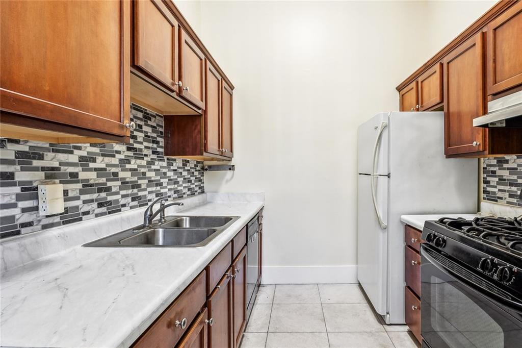 New Orleans, Louisiana 70130, United States, 8 Bedrooms Bedrooms, ,4 BathroomsBathrooms,Residential,Active,109556