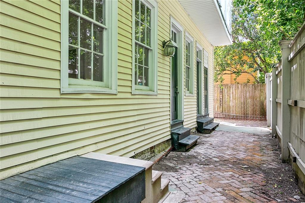 New Orleans, Louisiana 70130, United States, 8 Bedrooms Bedrooms, ,4 BathroomsBathrooms,Residential,Active,109556