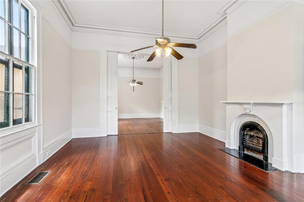New Orleans, Louisiana 70130, United States, 8 Bedrooms Bedrooms, ,4 BathroomsBathrooms,Residential,Active,109556