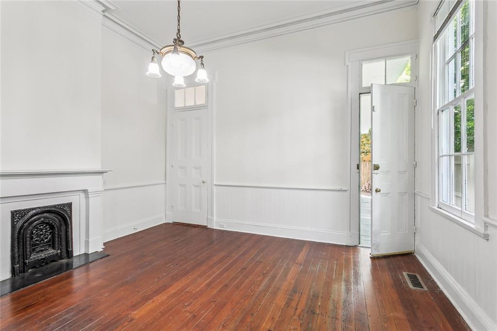 New Orleans, Louisiana 70130, United States, 8 Bedrooms Bedrooms, ,4 BathroomsBathrooms,Residential,Active,109556