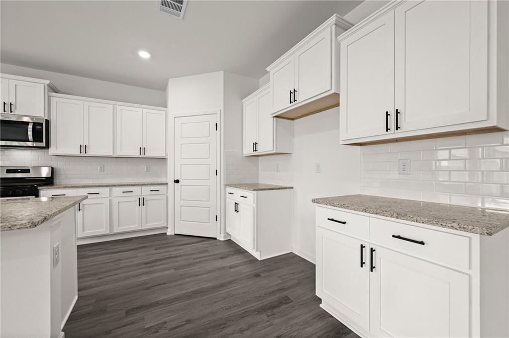 40208 HASTINGS Court