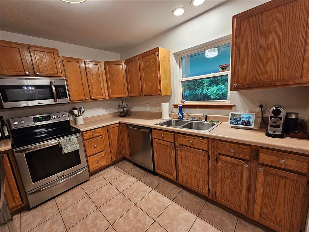 Marrero, Louisiana 70072, United States, 3 Bedrooms Bedrooms, ,2 BathroomsBathrooms,Residential,Pending,58636