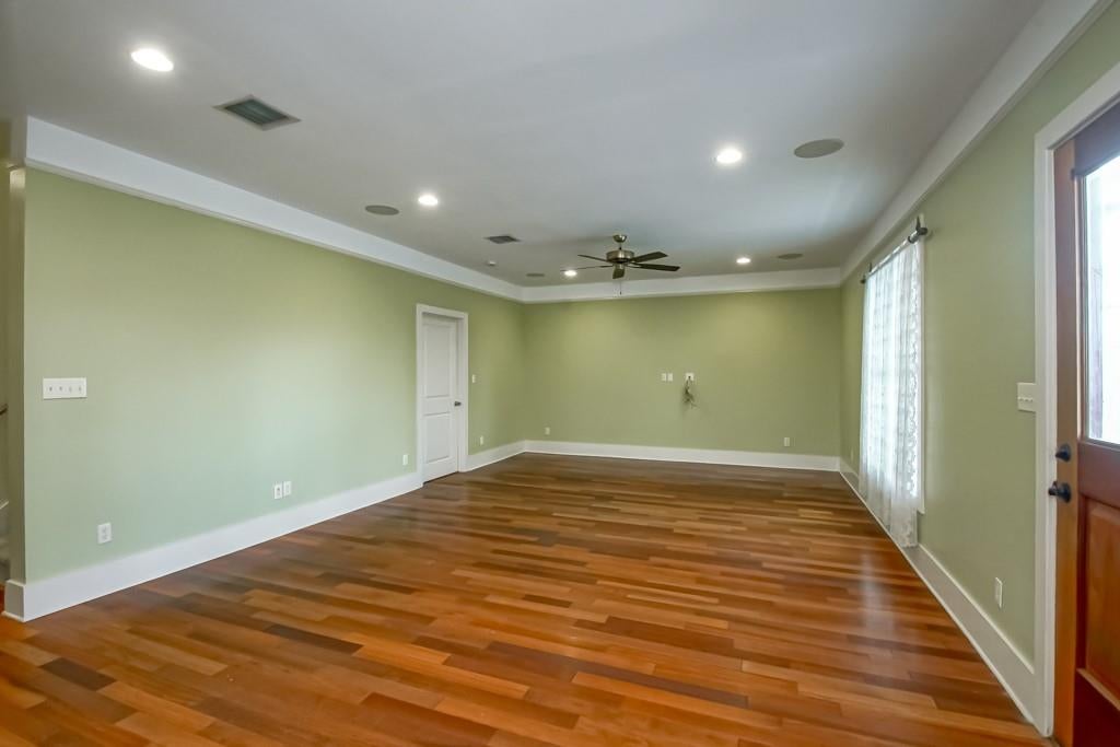 107 W BROOKS Street